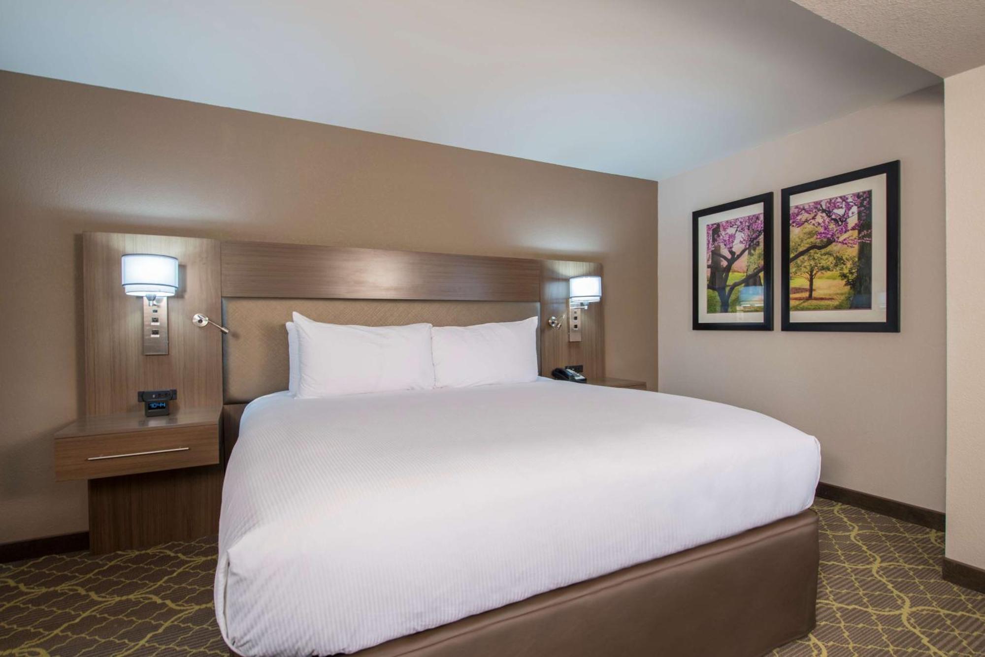 Doubletree By Hilton Winston Salem - University, Nc Exteriör bild