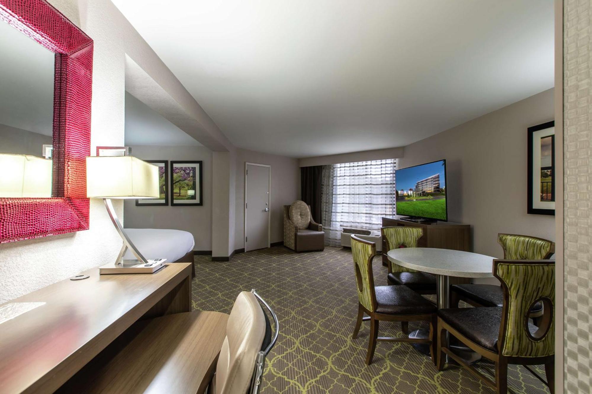 Doubletree By Hilton Winston Salem - University, Nc Exteriör bild