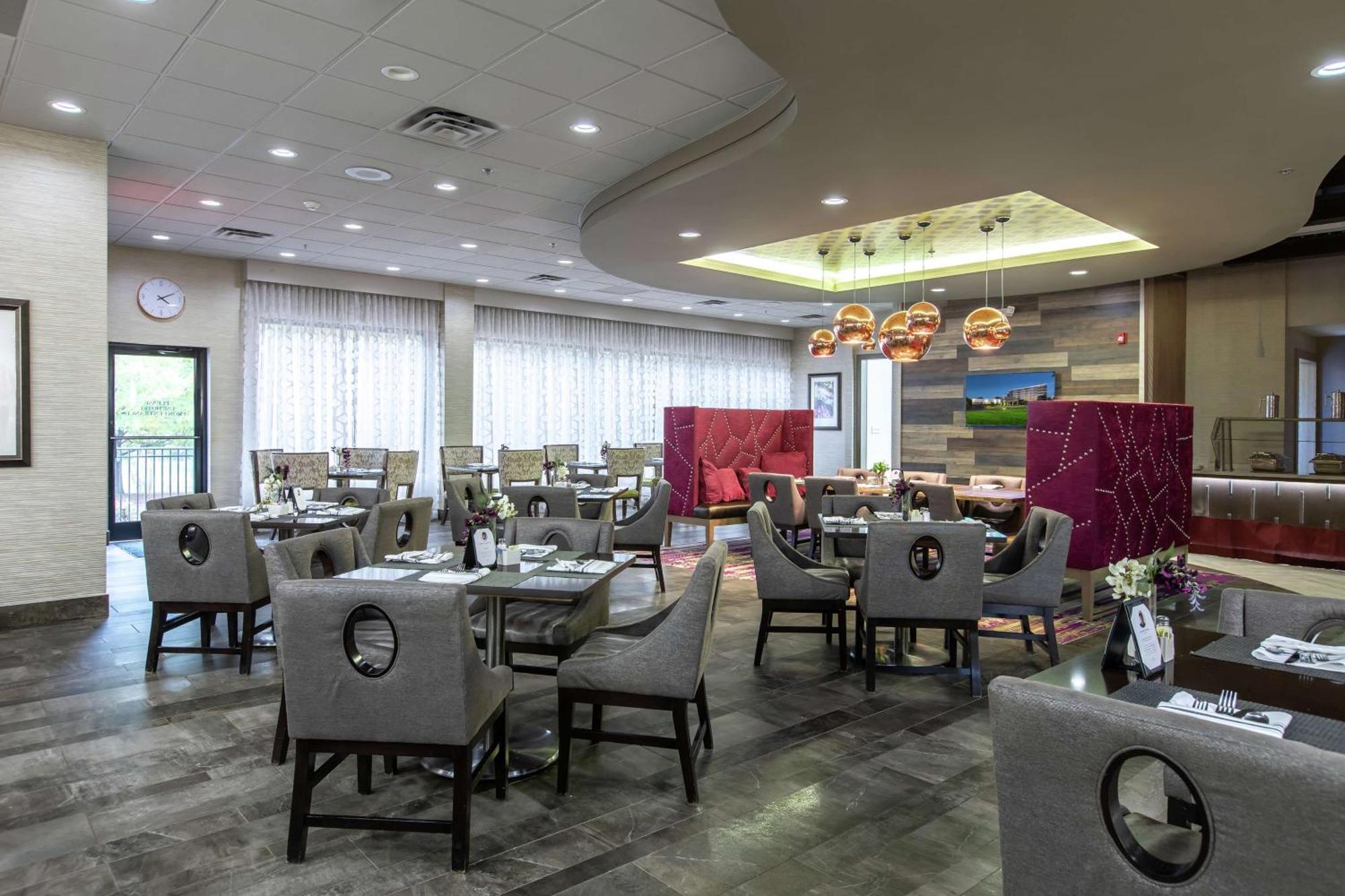 Doubletree By Hilton Winston Salem - University, Nc Exteriör bild