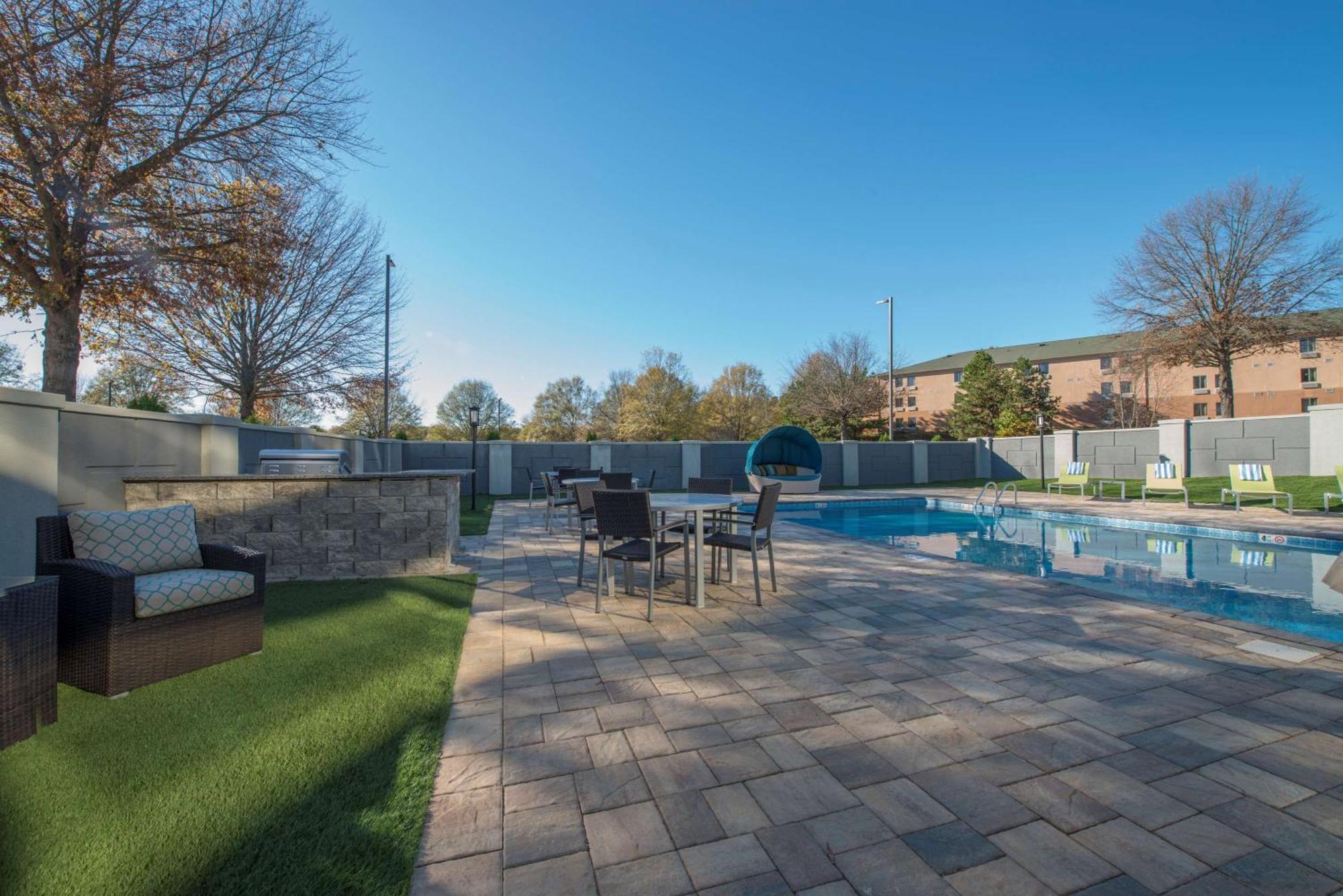 Doubletree By Hilton Winston Salem - University, Nc Exteriör bild