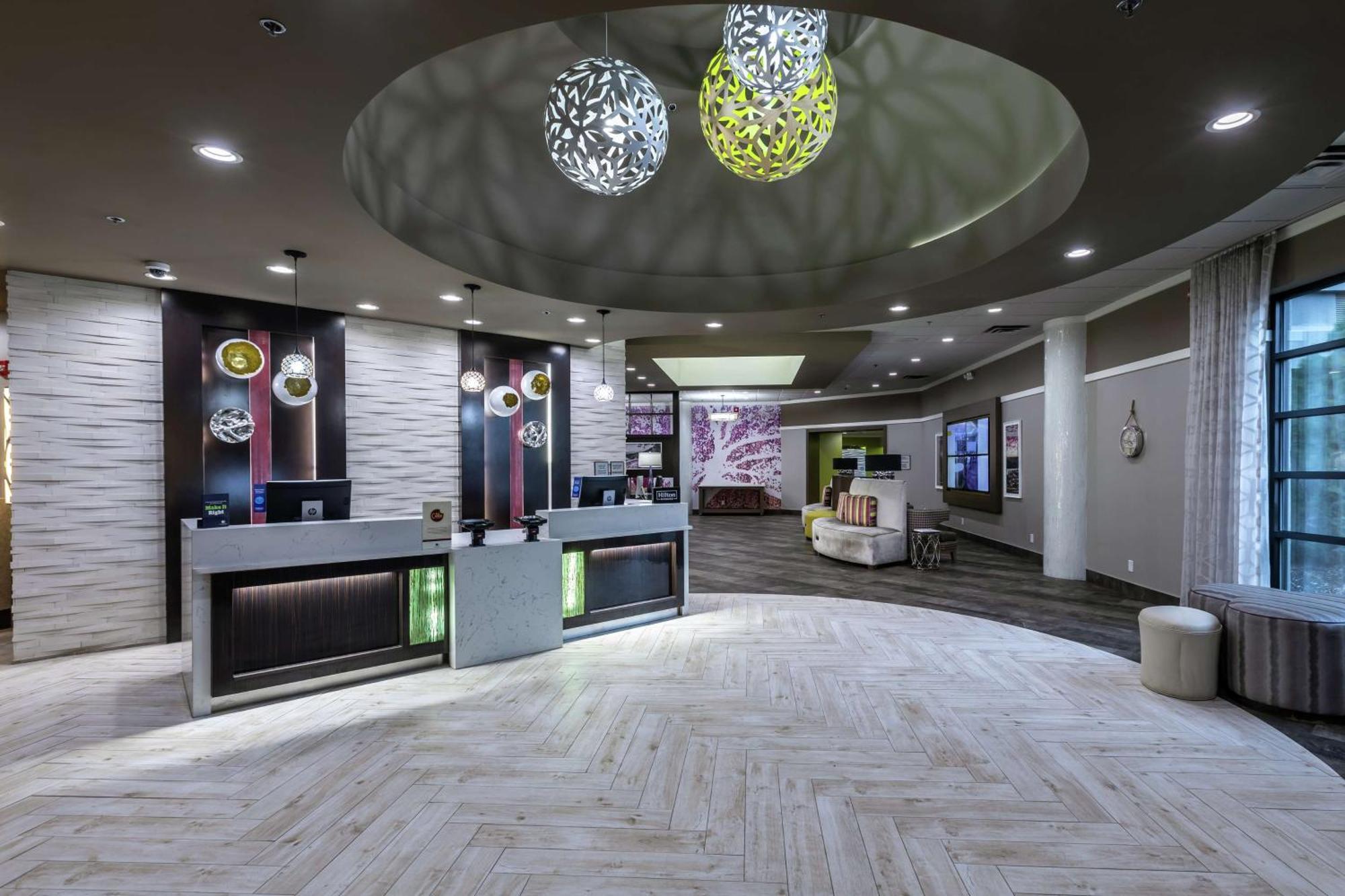 Doubletree By Hilton Winston Salem - University, Nc Exteriör bild