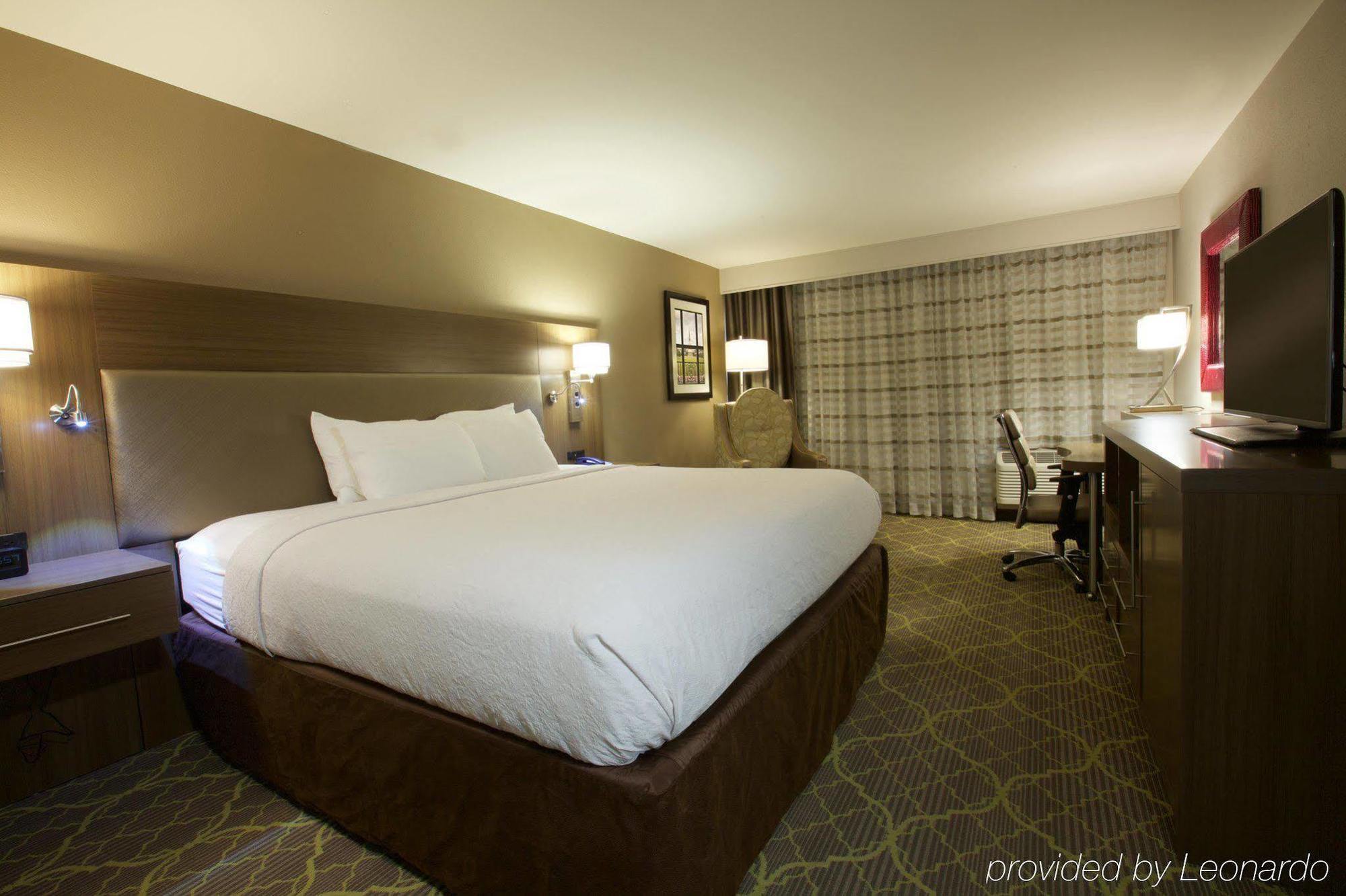 Doubletree By Hilton Winston Salem - University, Nc Exteriör bild