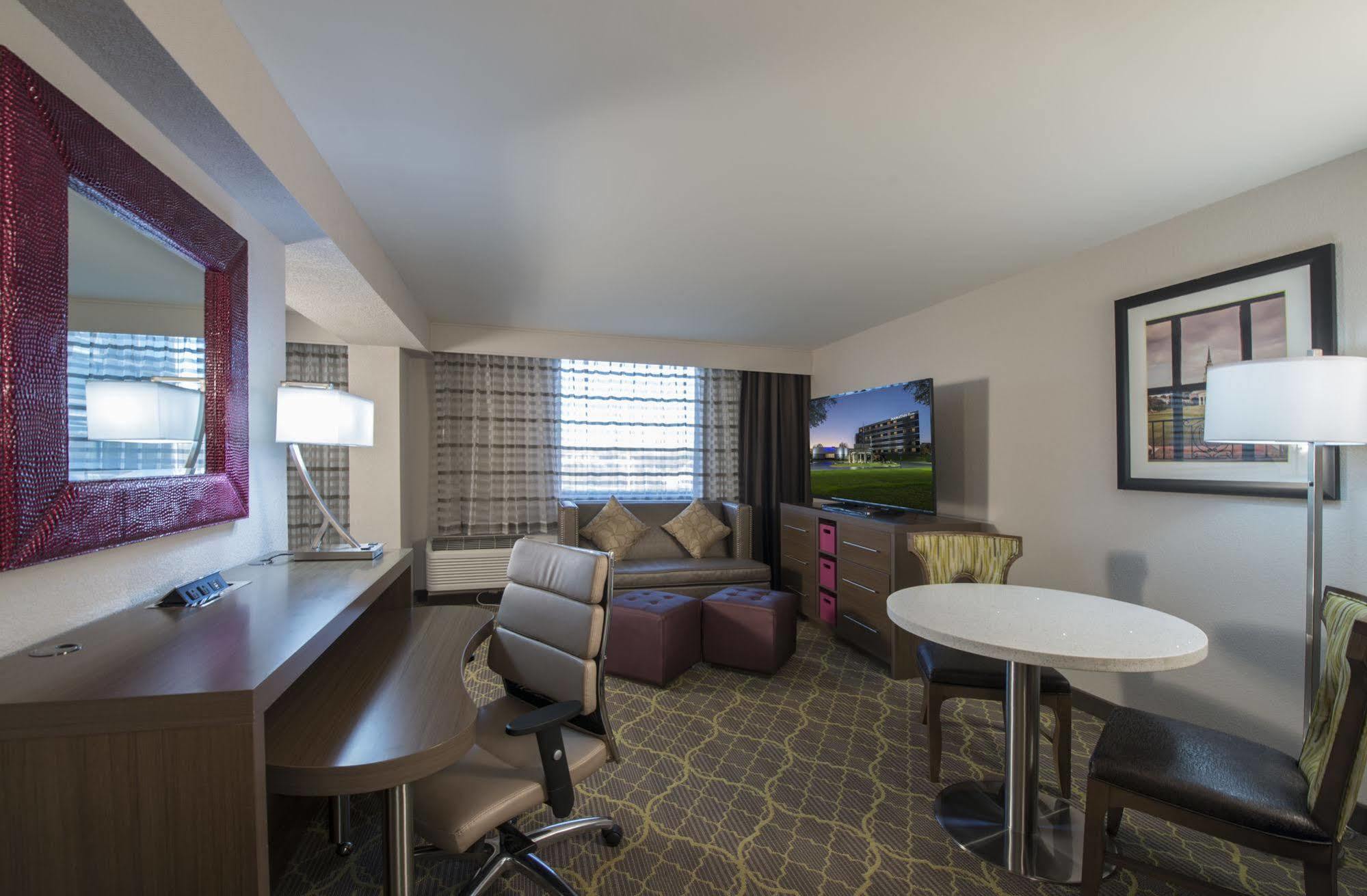 Doubletree By Hilton Winston Salem - University, Nc Exteriör bild