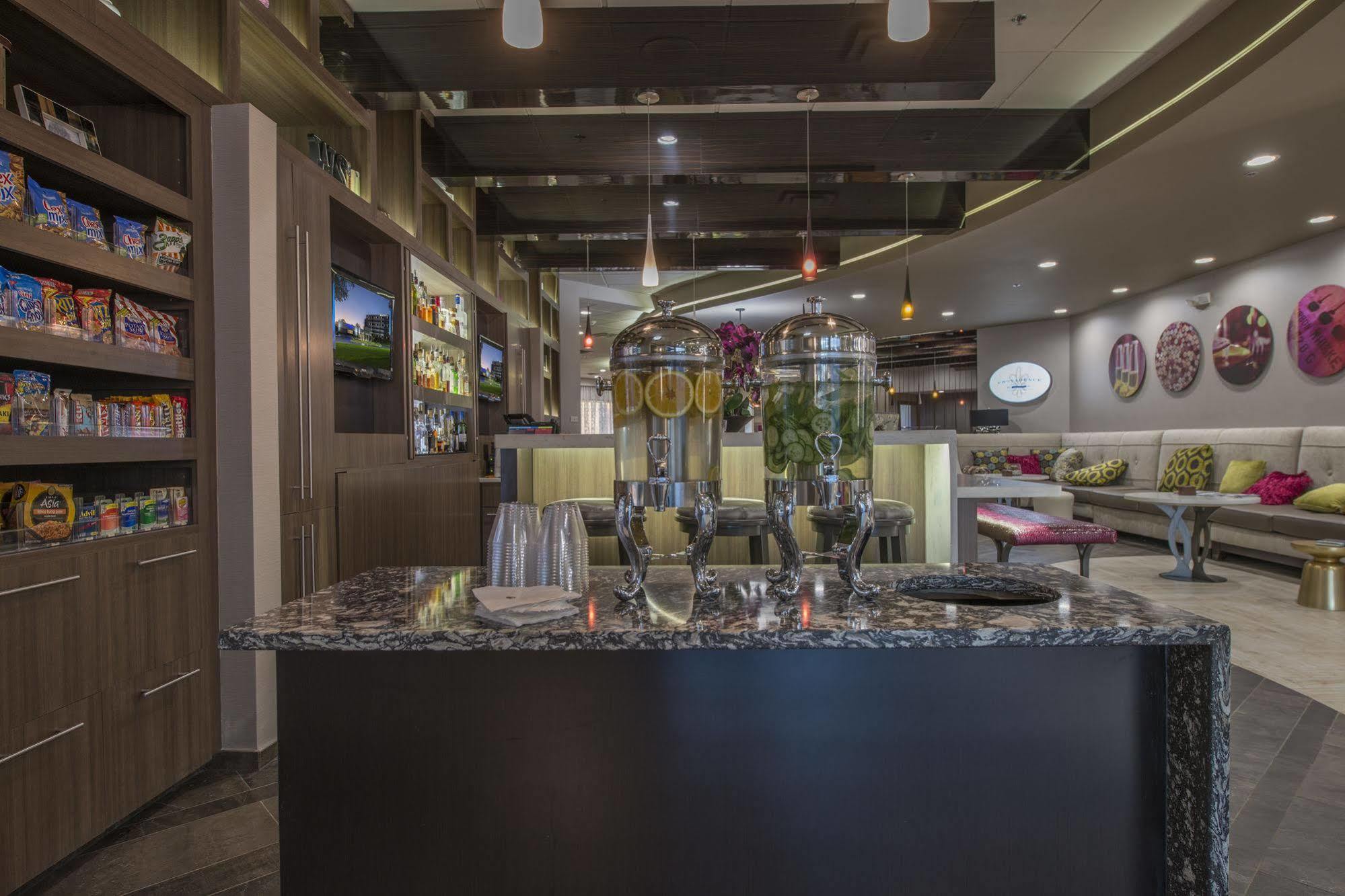 Doubletree By Hilton Winston Salem - University, Nc Exteriör bild