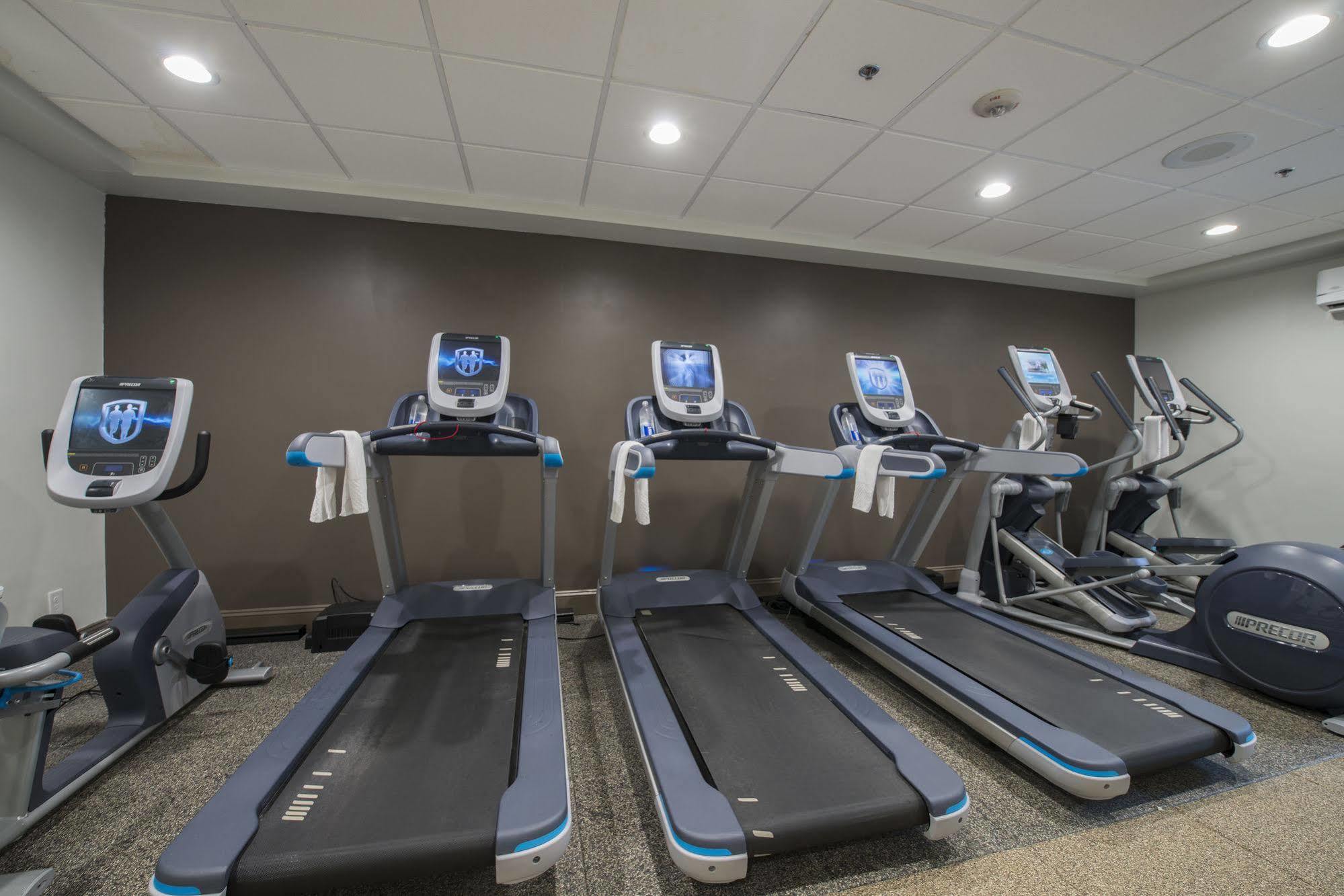 Doubletree By Hilton Winston Salem - University, Nc Exteriör bild