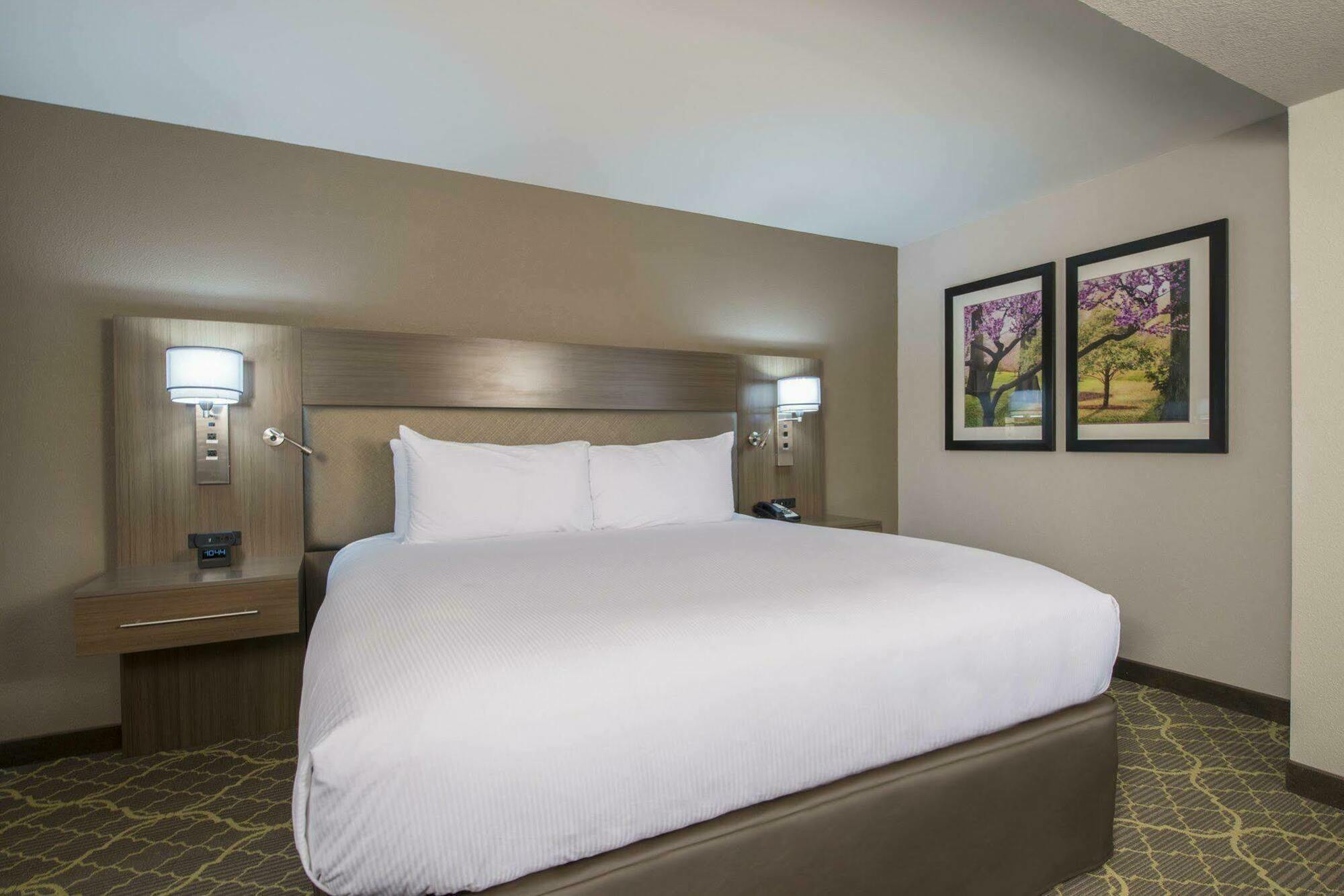 Doubletree By Hilton Winston Salem - University, Nc Exteriör bild